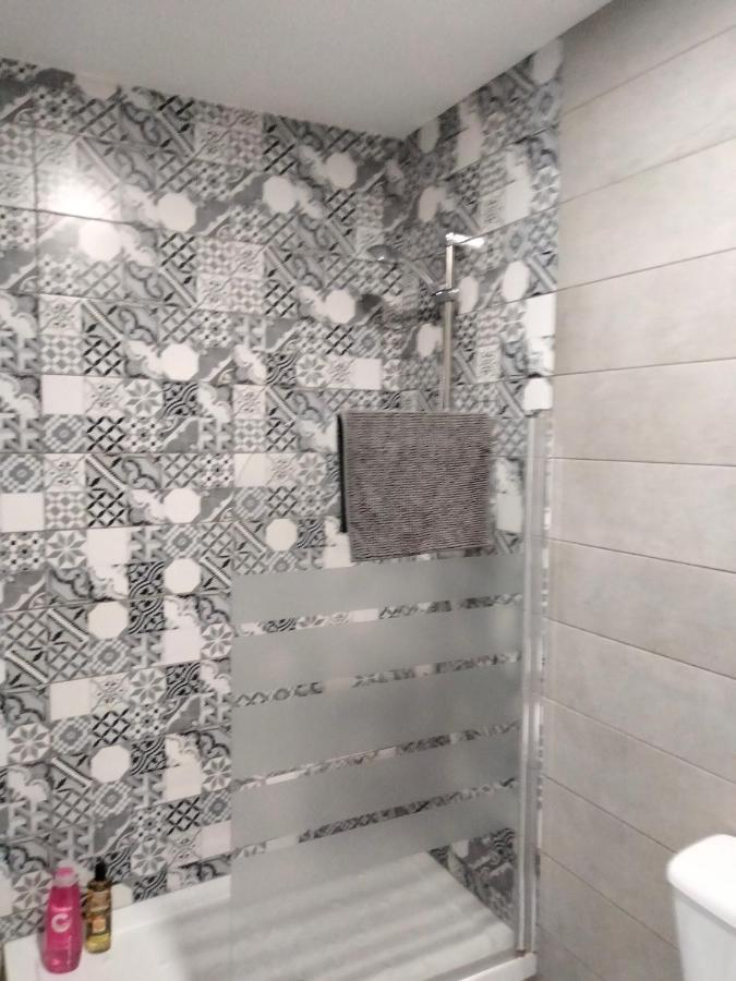 ולנסיה Malvarrosa Apartamentos מראה חיצוני תמונה